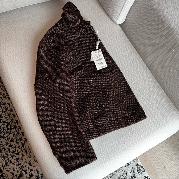 ジャケット・アウター ZARA TEXTURED COAT ZARA TEXTURED JACQUARD JACKET Size : S-XL Price : N200,000.